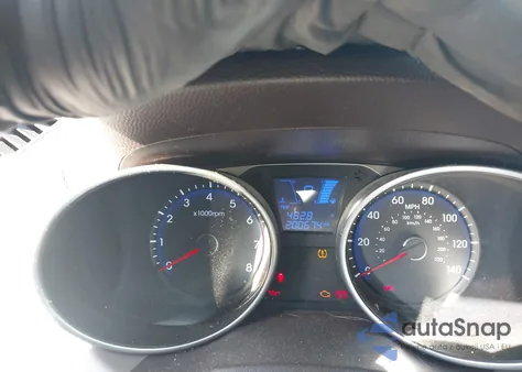 2010 Hyundai Tucson Limited z USA, uszkodzony, nr VIN KM8JUCAC3AU022762